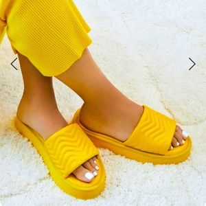 JUSTFAB x Ayesha Curry Quilted Platform Slide Sz 11